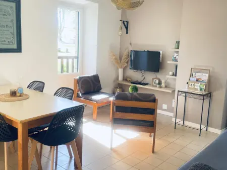 Gîte au bord de la rivière avec 2 terrasses à Saint-Maurice-des-Lions : photo 8