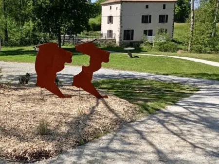 Gîte au bord de la rivière avec 2 terrasses à Saint-Maurice-des-Lions : photo 31
