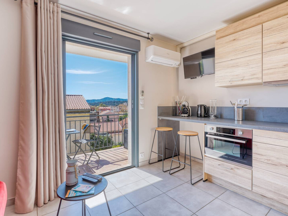 Studio rénové avec terrasse, 2 min du centre Lavandou - Photo 7
