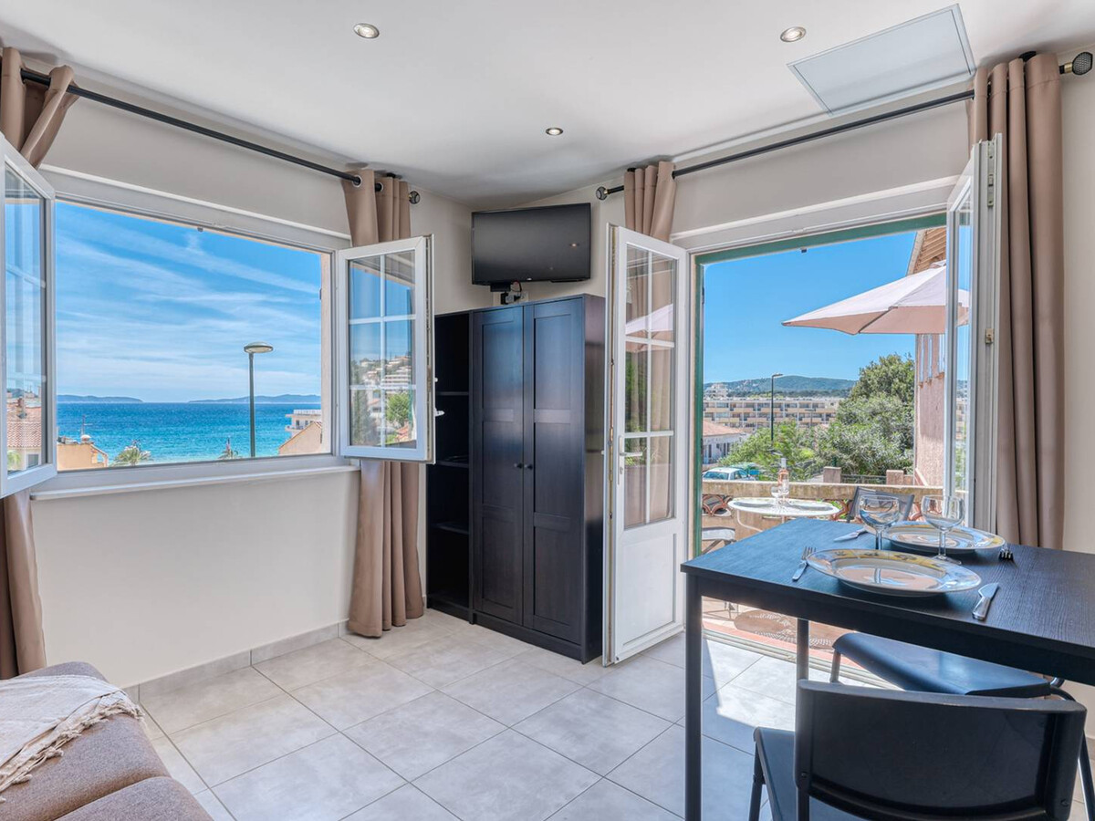 Appartement climatisé centre Le Lavandou, vue mer - Photo 1