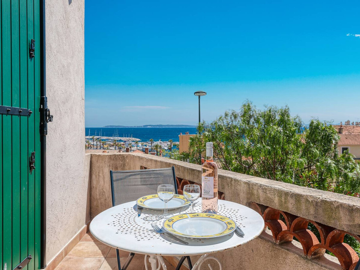Appartement climatisé centre Le Lavandou, vue mer - Photo 2