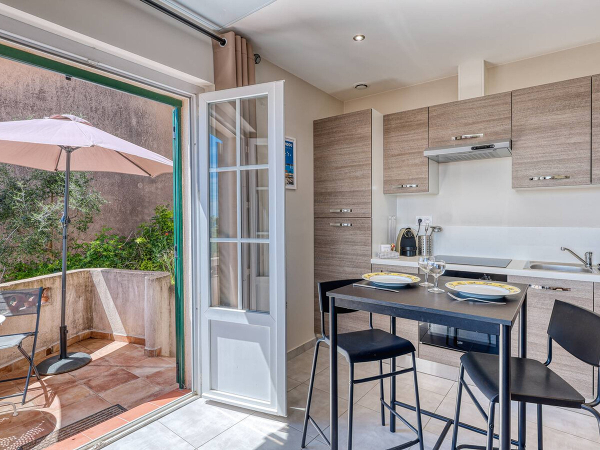 Appartement climatisé centre Le Lavandou, vue mer - Photo 6