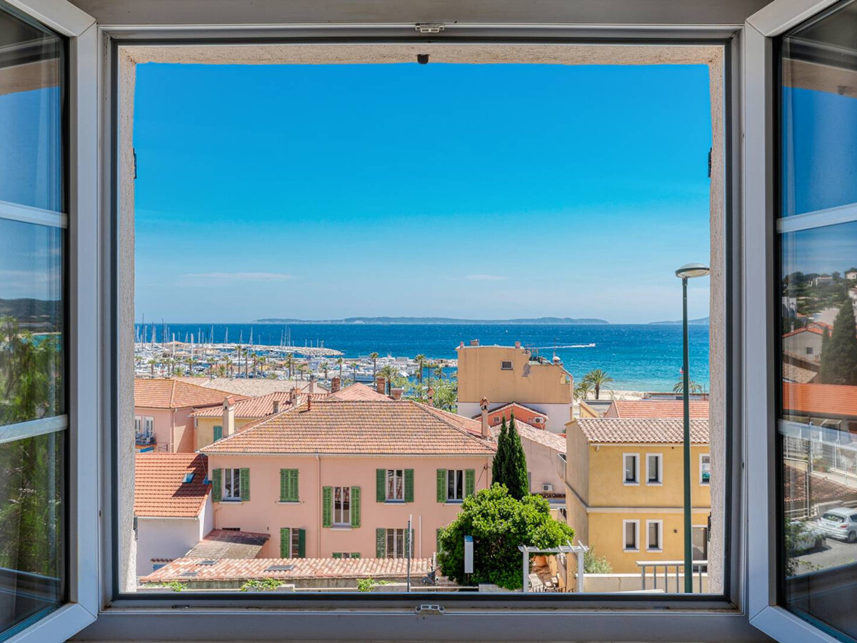 Appartement climatisé centre Le Lavandou, vue mer - Photo 11