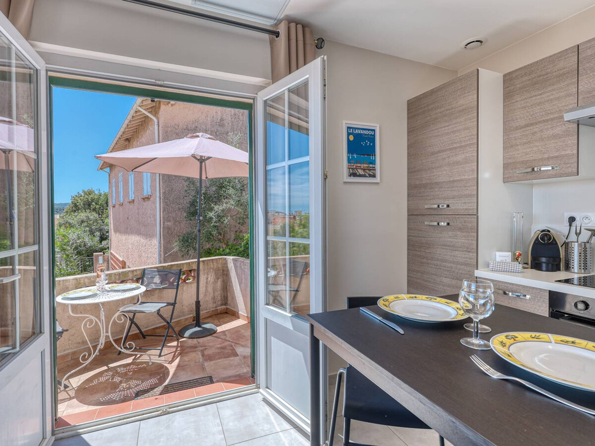 Appartement climatisé centre Le Lavandou, vue mer - Photo 17