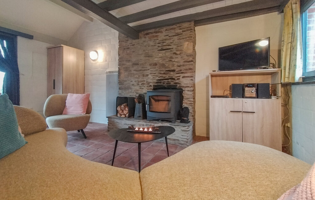 Maison rustique Hastière avec terrasse bois et poêle - Photo 4