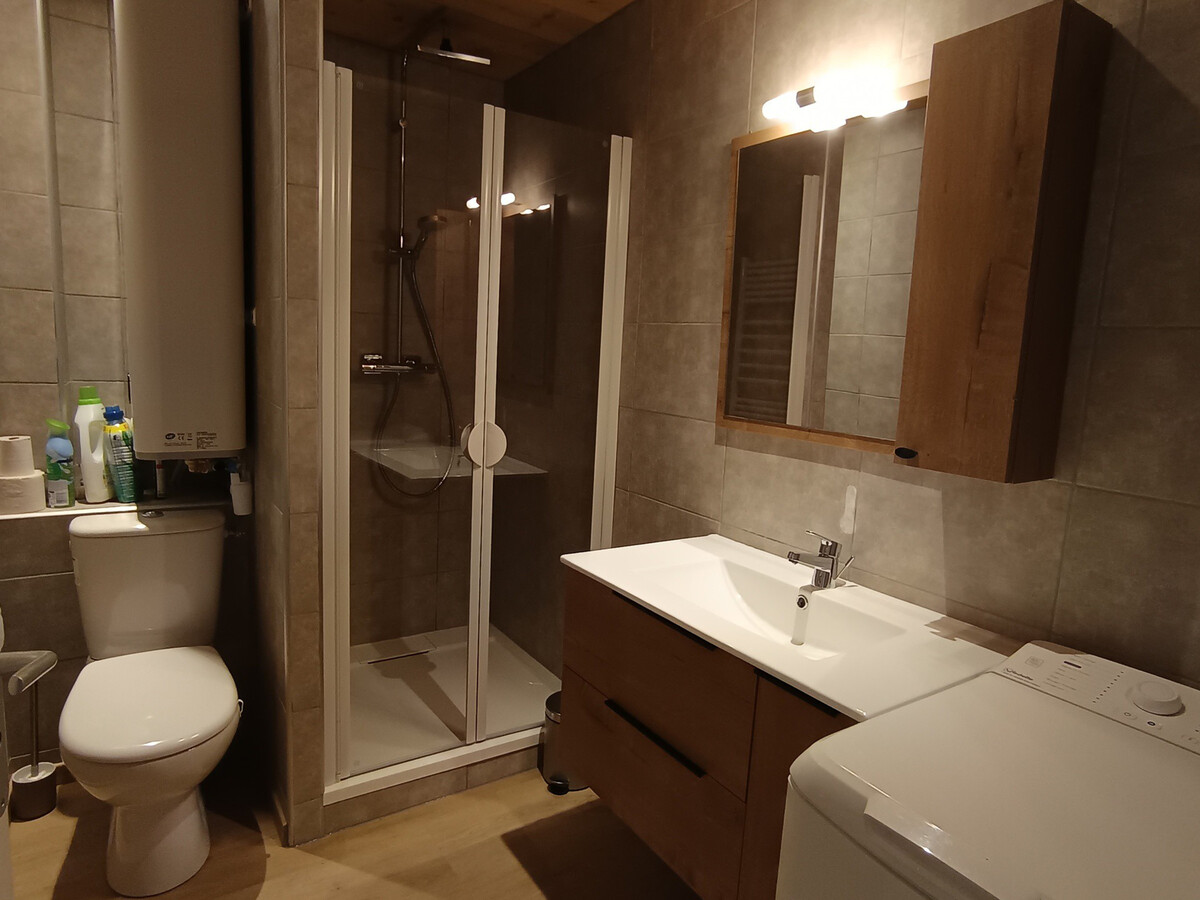 Studio rénové plein sud, 32 m², balcon et parking - Photo 6