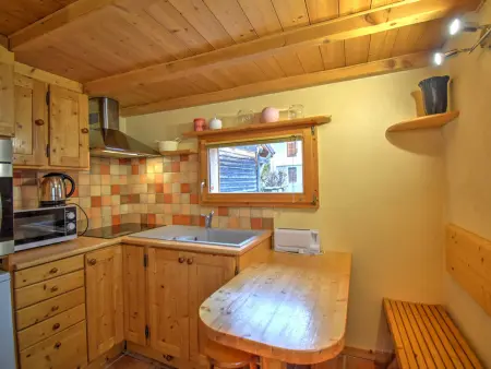 Chalet atypique de 25 m² près du centre de Morzine, parking : photo 2