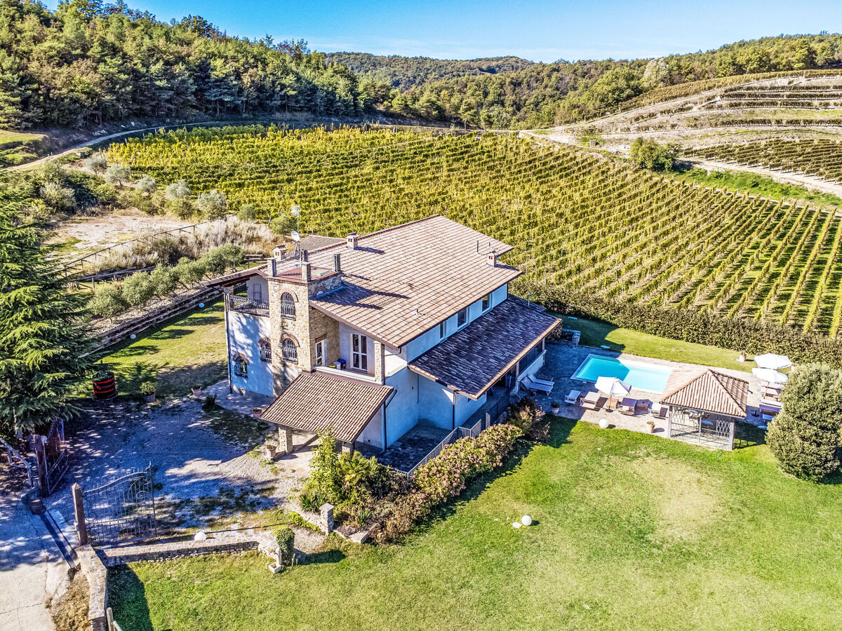 Villa Creviolo - Gîte 30 pers. avec piscine à Loazzolo - Photo 1