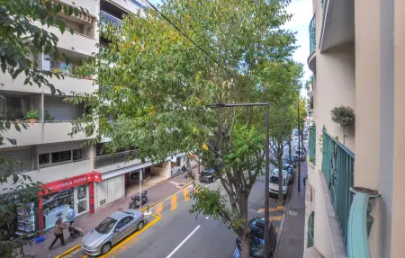 Appartement 4 pers. au cœur d'Antibes, vue sur les rues : photo 2