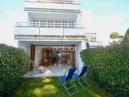 Location appartement à Platja d'Aro i S'Agaró, Appartement rez-de-chaussée avec jardin, piscine et WiFi à 400m de la plage