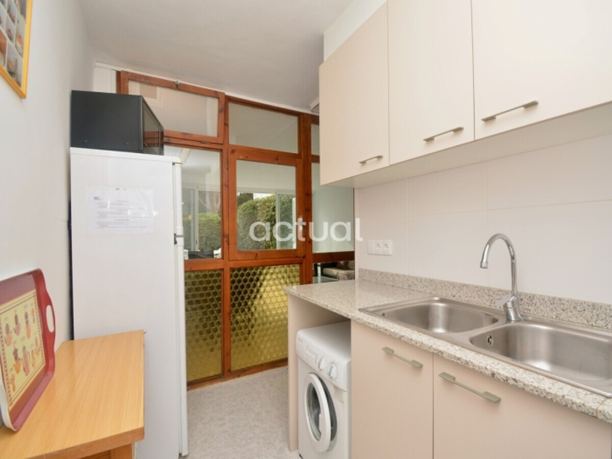 Appartement 2 chambres, 400m plage, jardin et piscine - Photo 15