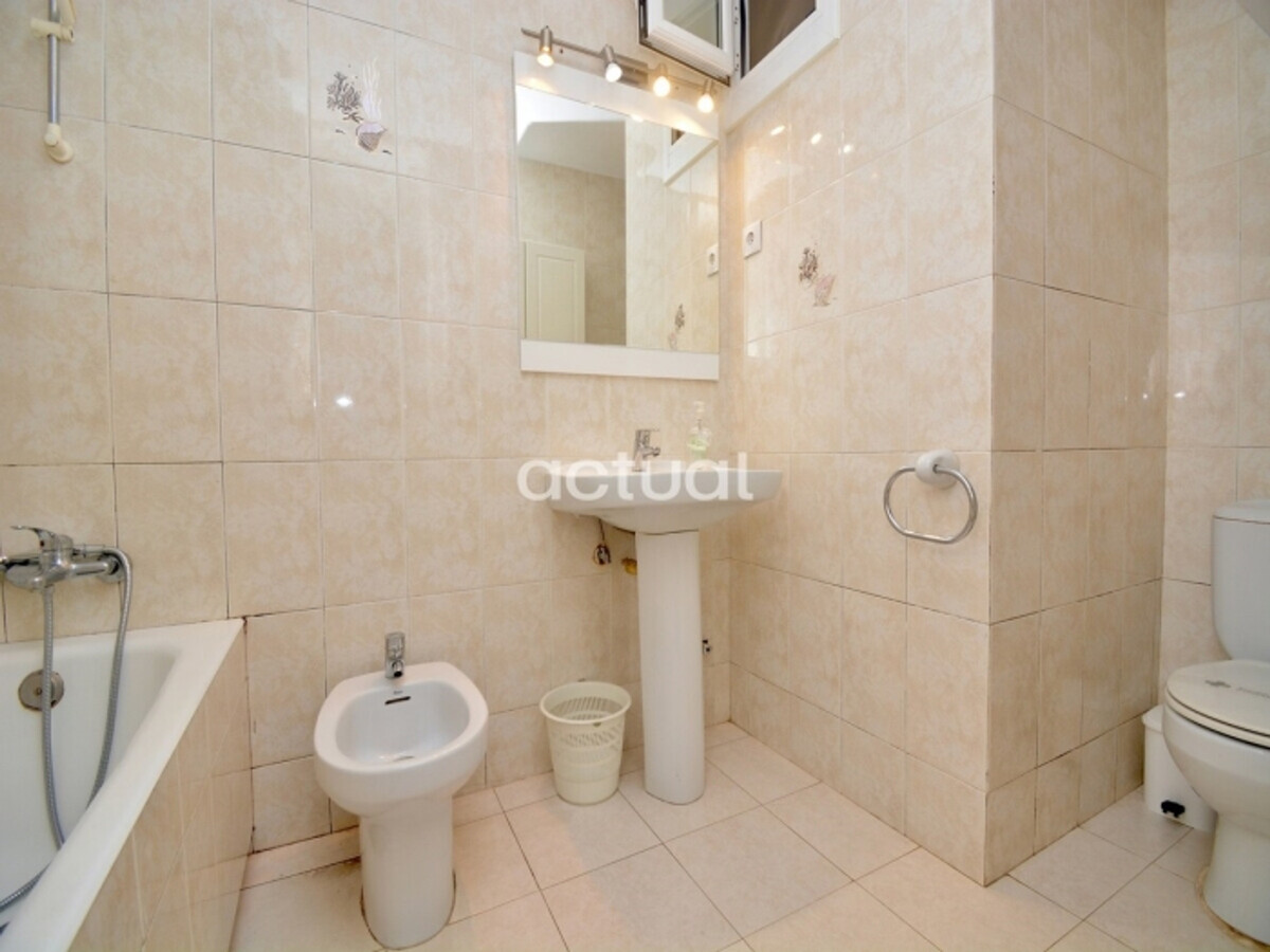 Appartement 2 chambres, 400m plage, jardin et piscine - Photo 19