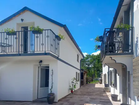 Maison Aballon à Jurdani, 6 km de la mer
