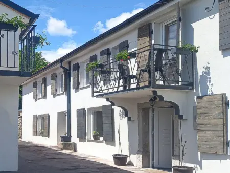 Maison Sunny à Jurdani, 3 chambres, jardin familial