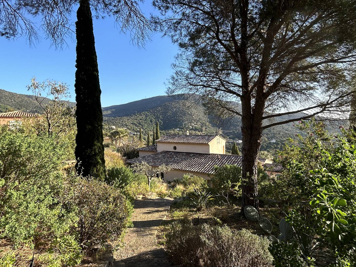 Maison 3 chambres vue mer, terrasse 30m², Bormes-les-Mimosas - Photo 17
