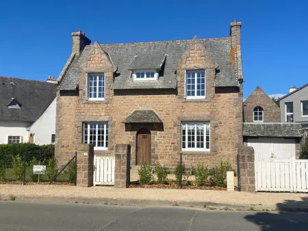 Maison bretonne face à la mer avec WIFI et parking à Trégastel : photo 2