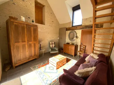 Gîte Loire 4 personnes, corps de ferme 18ème avec terrasse : photo 2