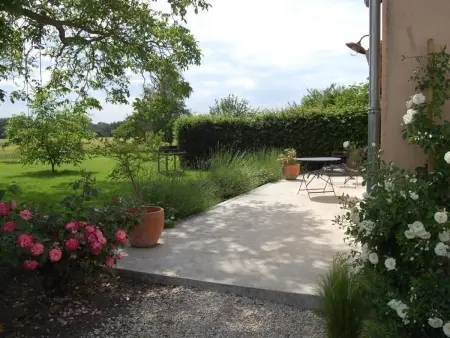 Gîte Loire 4 personnes, corps de ferme 18ème avec terrasse : photo 6