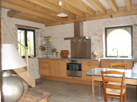 Gîte Loire 4 personnes, corps de ferme 18ème avec terrasse : photo 7