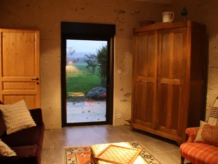 Gîte Loire 4 personnes, corps de ferme 18ème avec terrasse : photo 10