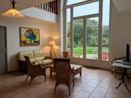 Gîte en ancienne grange, 8 personnes, terrasse et forêt