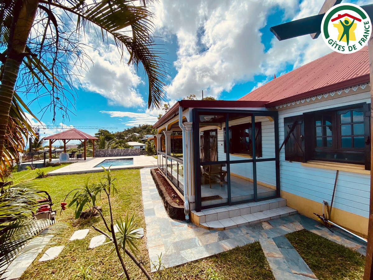 Gîte 4 pers à Saint-Pierre : piscine, vue océan et baleines - Photo 1