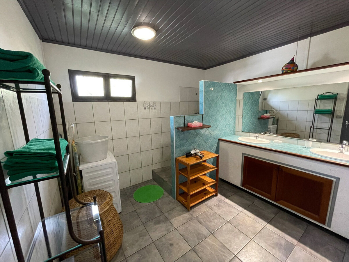 Gîte Pluie d'Or : piscine partagée et terrasse à Saint-Louis - Photo 6