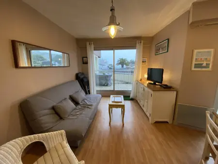 Location appartement à Perros Guirec, Appartement rénové à 20m de la plage Trestraou, 2 ch, court séjour possible, animal accepté