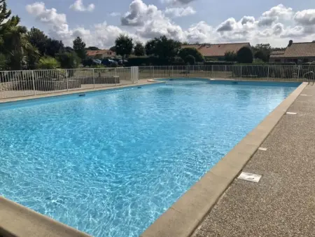 Maison rénovée près de la mer avec 2 piscines, parking et animaux acceptés - Photo 2