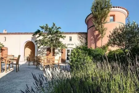 Location appartement à GROSPIERRES, Maison Sélection 2 chambres (6 personnes)