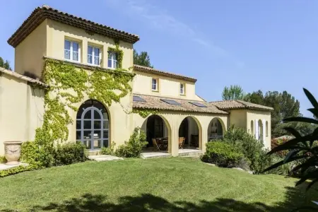 Location appartement à Mallemort, Maison de vacances pour 12 personnes