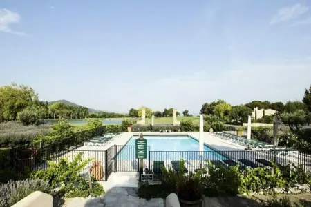 Location appartement à MALLEMORT, Appartement en Provence avec piscine & golf