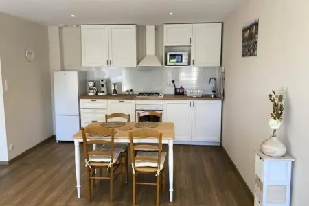 Location appartement à BRION, Maison de vacances à La truyère