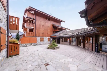 Location appartement à Arâches la Frasse, Chalet à Carroz avec Piscine & Sauna
