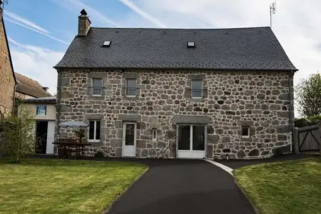 Location appartement à MALBOUZON, G√Æte de France 8 personnes