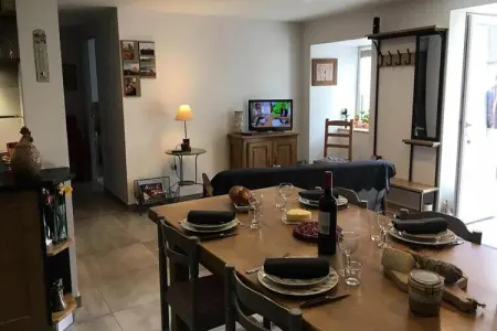 Location appartement à MALBOUZON, G√Æte de France 10 personnes