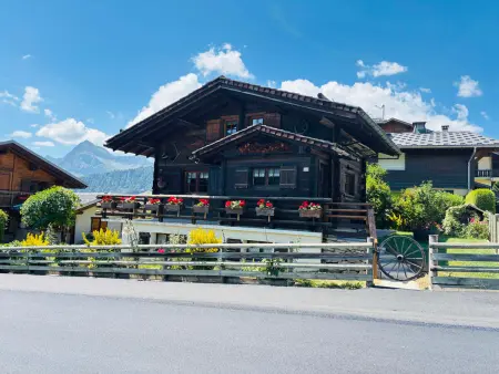 Location appartement à Notre Dame de Bellecombe, Chalet savoyard cosy au cœur du village, proche des pistes