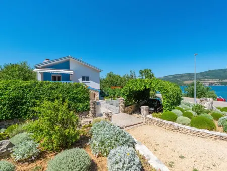Maison Milka à 40 m de la plage, Novigrad