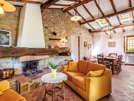 Appartement Dante 2 à Lucca, domaine agricole avec piscine : photo 4