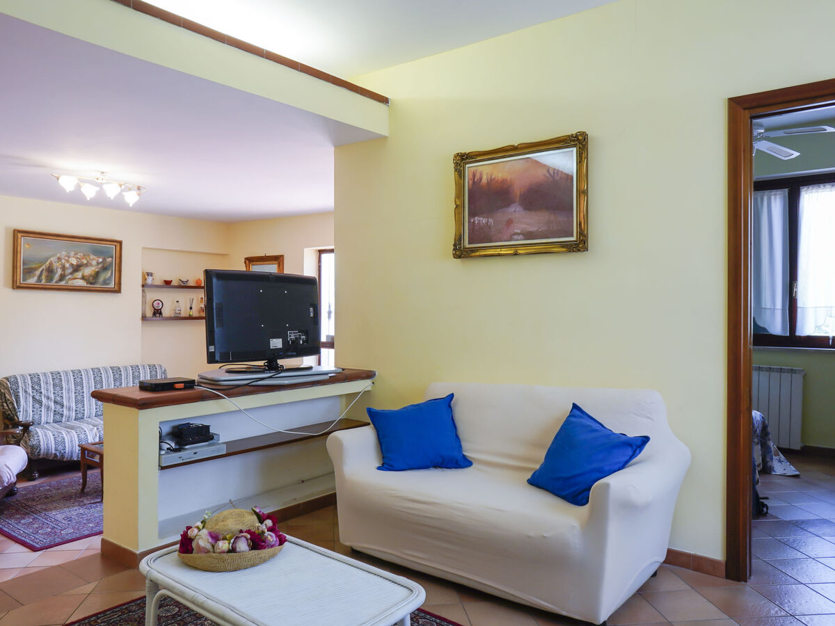 Villa Sunny à Itri – piscine, parc 1 200 m² et vue jardin - Photo 8