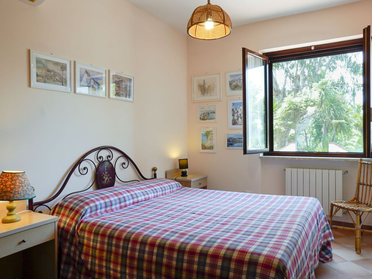 Villa Sunny à Itri – piscine, parc 1 200 m² et vue jardin - Photo 15