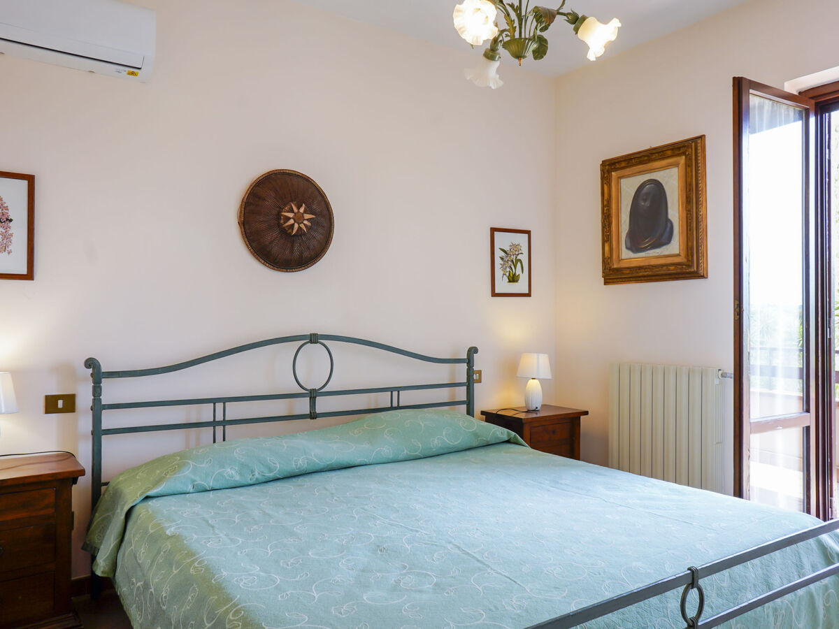 Villa Sunny à Itri – piscine, parc 1 200 m² et vue jardin - Photo 18