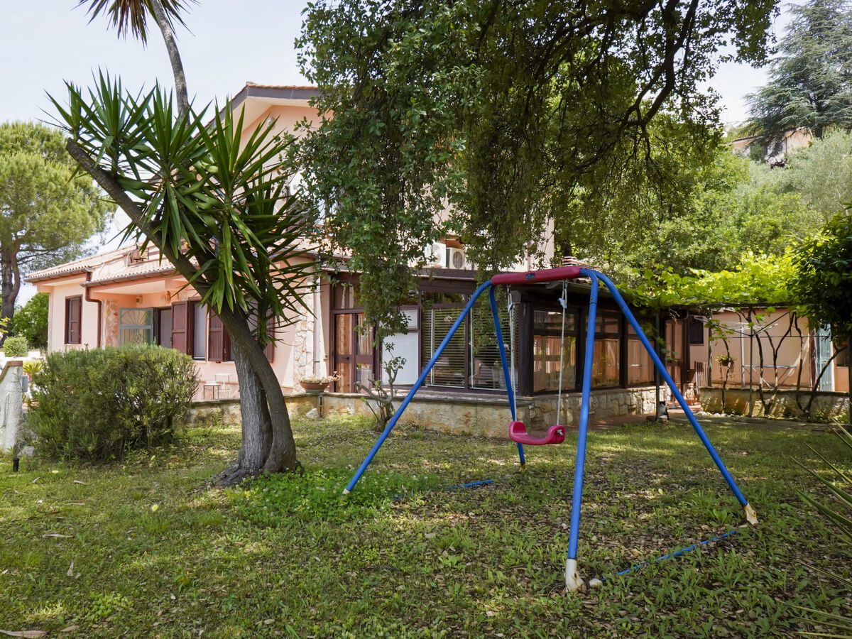 Villa Sunny à Itri – piscine, parc 1 200 m² et vue jardin - Photo 25