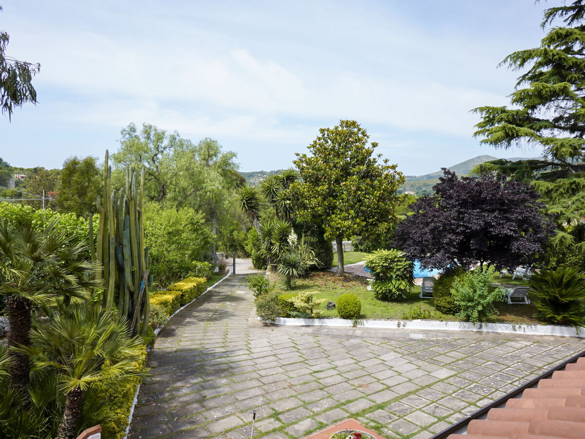 Villa Sunny à Itri – piscine, parc 1 200 m² et vue jardin - Photo 33