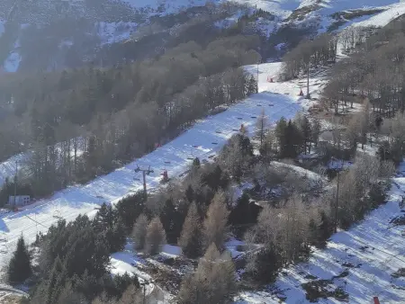 F2+Cabine skis aux pieds, 20ème étage Super Besse - Photo 16