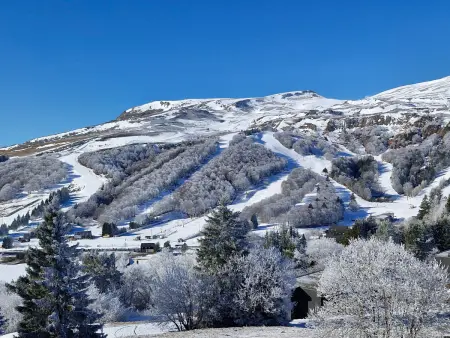 Studio 26 m² Super Besse, balcon sud à 100 m des pistes : photo 2
