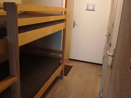Studio 26 m² Super Besse, balcon sud à 100 m des pistes : photo 4