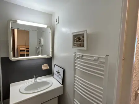 Studio 26 m² Super Besse, balcon sud à 100 m des pistes : photo 17