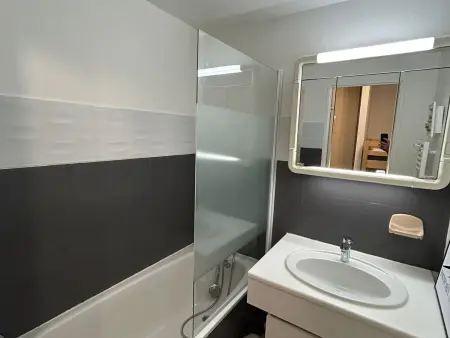 Studio 26 m² Super Besse, balcon sud à 100 m des pistes : photo 18