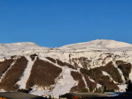 Studio 26 m² Super Besse, balcon sud à 100 m des pistes : photo 25
